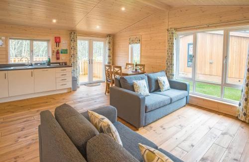 Saddleworth House | Dovestone Luxury Lodges sleeps 4 - pets welcome