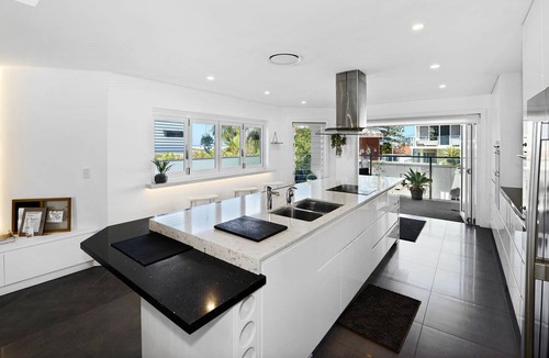 Wamberal House | DoVilla-Sleeps 14 - Luxury Style Accommodation