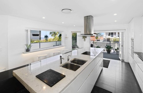 Wamberal House | DoVilla-Sleeps 14 - Luxury Style Accommodation