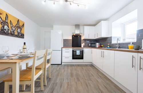 Dowlais Apartment | Dowlais Top by Tŷ SA