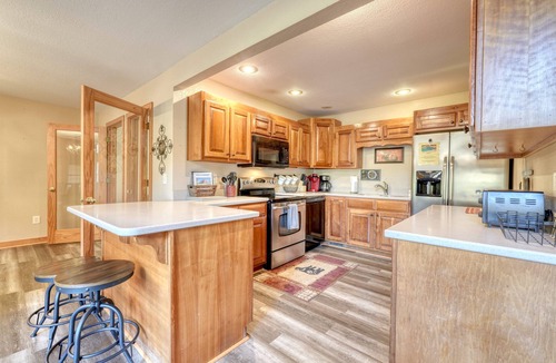 Hiawassee Cabin | Down By the River-Fireplace-Jacuzzi-River Access