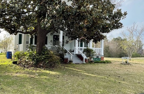 Bath House | “Down Home” - Charming Antebellum Farm House