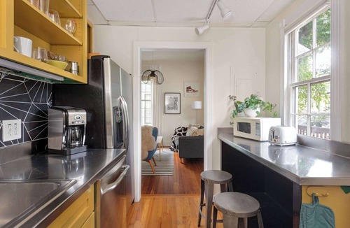 Cabbagetown Apartment | Down the Rabbit Hole