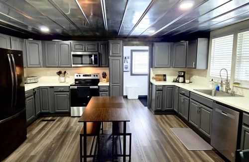 Bud House | Down to Adventure Lodging