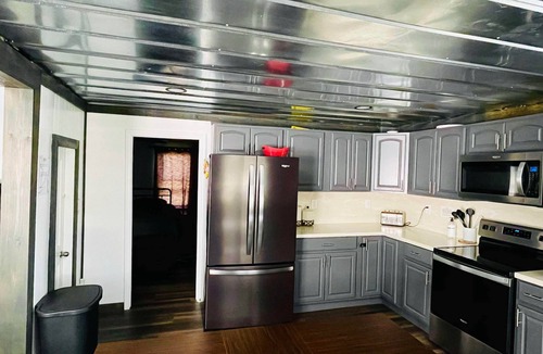 Bud House | Down to Adventure Lodging