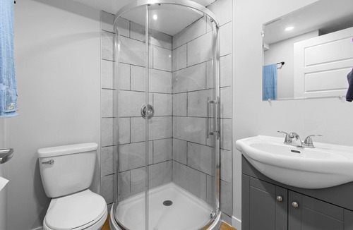 Hull Apartment | down town location brand new unit #3