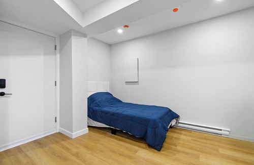 Hull Apartment | down town location ,brand new units #4