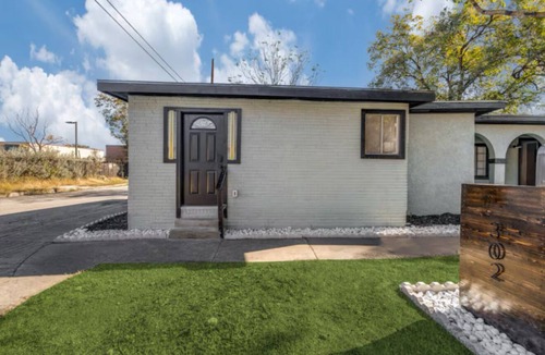 Near East Side House | Down Town San Antonio Staynn3mins from the Riverwalkn2 mins from the Alamodome