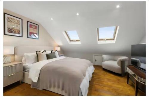 Bruce Grove House | Downhills Studio Flat in Loft Space