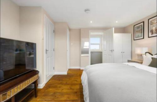 Bruce Grove House | Downhills Studio Flat in Loft Space