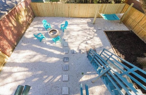 Riverside Apartment | *Downing Street Retreat A*- Firepit, Boho, Centra