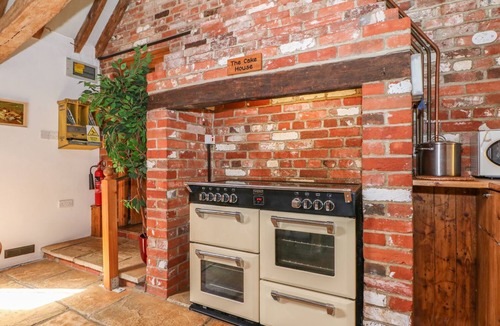 East Tytherley Cottage | DOWNS VIEW DAIRY, pet friendly, with open fire in West Tytherley