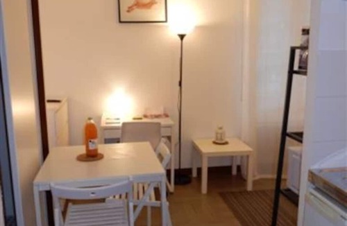 Secteur 2 Apartment | Downstairs nature studio