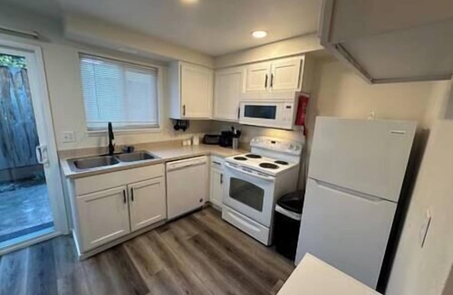 College Hill Apartment | Downstairs UO, Autzen, Amazon Pk