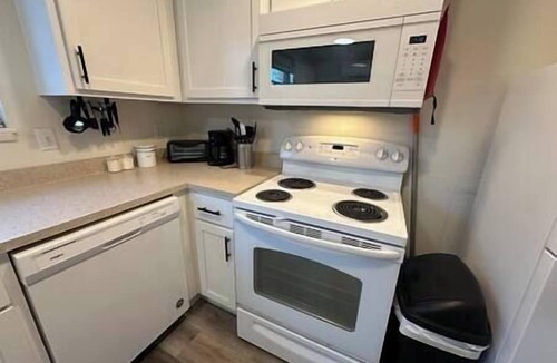 College Hill Apartment | Downstairs UO, Autzen, Amazon Pk