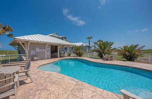 Port Aransas House | Downtime | Pet Friendly, Walk to Beach, Pool