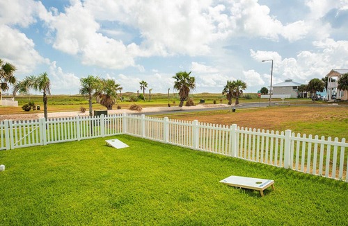 Port Aransas House | Downtime | Pet Friendly, Walk to Beach, Pool