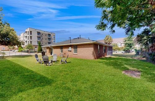 Downtown House | Downtown Duplex with Fire Pit 1 Mi to Waterfront
