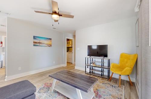 Downtown House | Downtown Duplex with Fire Pit 1 Mi to Waterfront