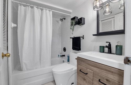 Cabbagetown South Apartment | Downtown 1 bedroom apartment