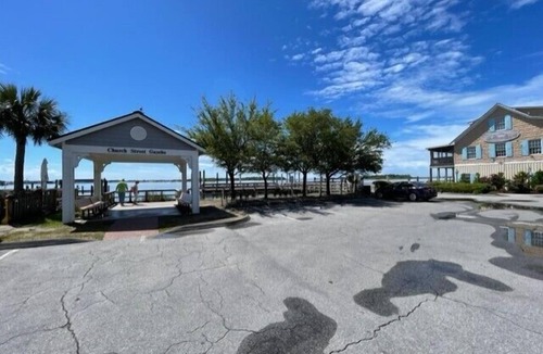 Swansboro Apartment | Downtown 1-Bedroom Suite – Steps from Shops & Dining