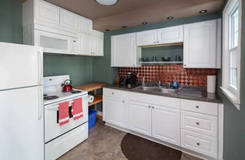Spartanburg House | Downtown 1930s 2 BR home