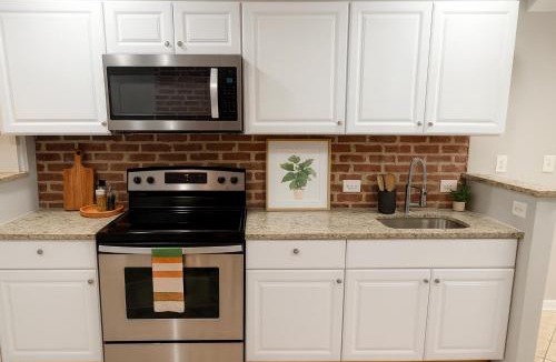 Downtown Baltimore Apartment | Downtown 1BD APT, Walk to Stadiums, Free Parking