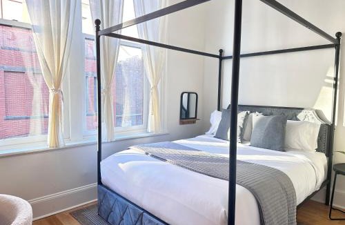 Downtown Apartment | Downtown 1BR Apt with kitchen and laundry, Near Convention Center and PPAC