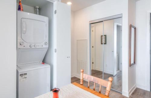 Church and Wellesley House | Downtown 1BR City Stay with Balcony and Fast Wi-Fi