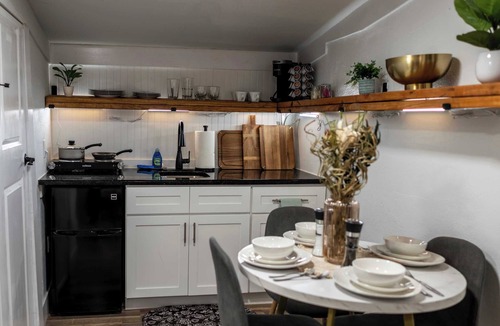 Tampa Heights Apartment | Downtown 1BR Cottage for 4