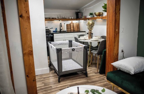 Tampa Heights Apartment | Downtown 1BR Cottage for 4