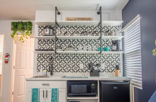 Lake Como House | Downtown 1BR Kitchenette & Pet-Friendly
