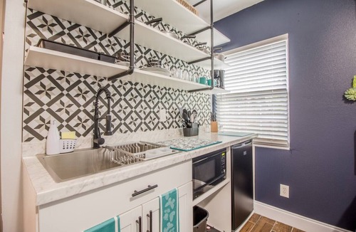 Lake Como House | Downtown 1BR Kitchenette & Pet-Friendly