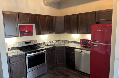 Babe Denny Apartment | Downtown 1BR loft Sum