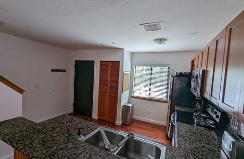 Old Town Chinatown Condo | Downtown 2 bdrm Condo Steps Away From the Willamette River. Year Round Hot Tub