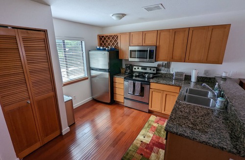 Old Town Chinatown Condo | Downtown 2 bdrm Condo Steps Away From the Willamette River. Year Round Hot Tub