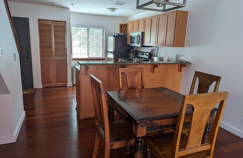 Old Town Chinatown Condo | Downtown 2 bdrm Condo Steps Away From the Willamette River. Year Round Hot Tub