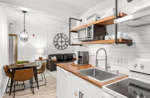 Gatlinburg Condo | Downtown 2-bedroom 2 bath condo in Gatlinburg with heated pool