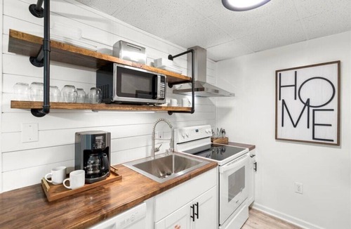 Gatlinburg Condo | Downtown 2-bedroom 2 bath condo in Gatlinburg with heated pool