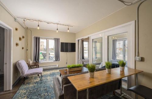 Appleton Apartment | Downtown 2 Bedroom Apartment - Free Parking