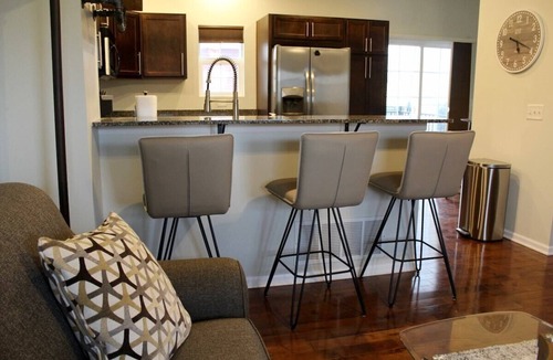 Des Moines House | Downtown 2BD 2.5BA townhouse w/free garage parking