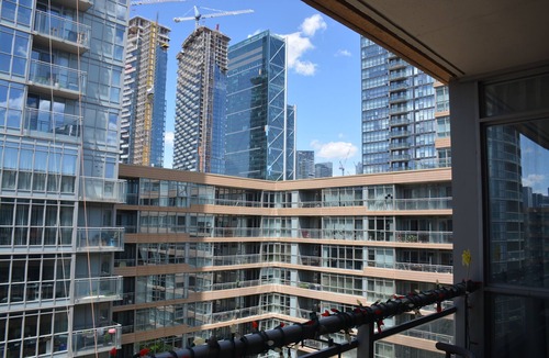 Wellington Place Condo | Downtown 2Bd Condo with steps to CN Tower and Lake