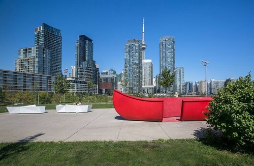Wellington Place Condo | Downtown 2Bd Condo with steps to CN Tower and Lake