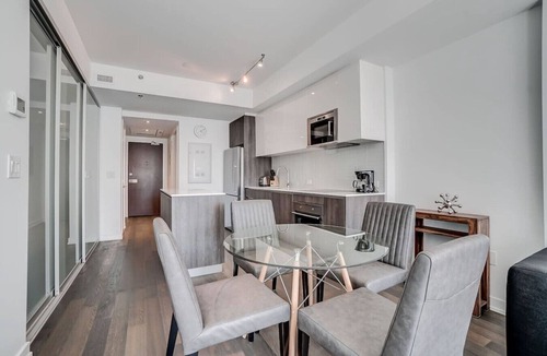 Byward Market - Parliament Hill Apartment | Downtown 2BR Gem with Balcony and Skyline Views