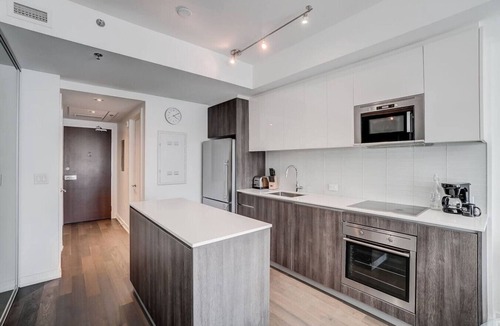 Byward Market - Parliament Hill Apartment | Downtown 2BR Gem with Balcony and Skyline Views