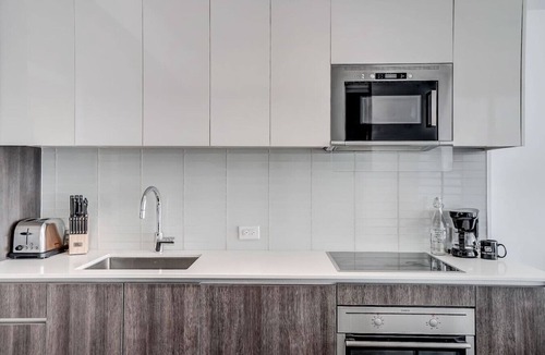 Byward Market - Parliament Hill Apartment | Downtown 2BR Gem with Balcony and Skyline Views