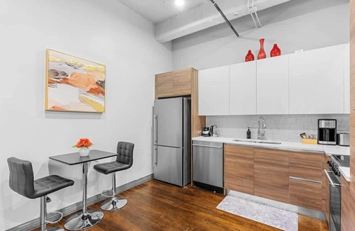 Downtown Dallas Apartment | Downtown 2BR Loft with Skyline Views
