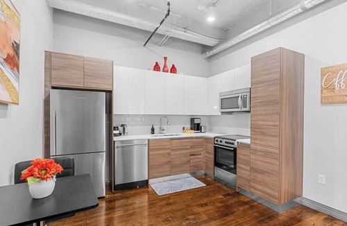 Downtown Dallas Apartment | Downtown 2BR Loft with Skyline Views