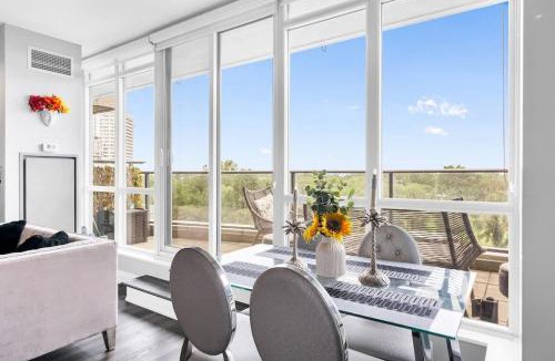 Fort York Apartment | Downtown 2BR plus Den Condo with Lake Views and Parking