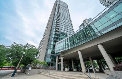 Fort York Apartment | Downtown 2BR plus Den Condo with Lake Views and Parking